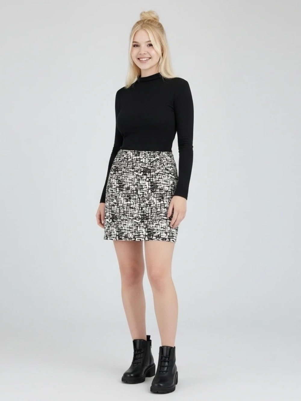 Kenneth Cole Reaction Black & White Abstract Mini Skirt